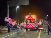 Vuelca taxi en puente de salida a Mérida en Felipe Carrillo Puerto