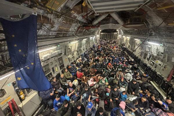 Mayor evacuación aérea en Alaska continúa tras tormentas dejadas por el tifón Halong