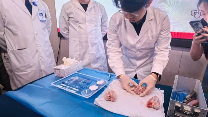 El doctor Lin cura huesos en tres minutos... con el pegamento de las ostras que sujetan puentes en China desde el siglo X
