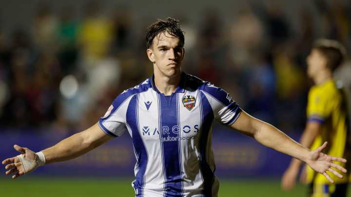 El Levante logra una agónica victoria en Orihuela y el Celta cumple ante Puerto de Vega