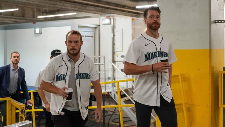 Kraken show love for Mariners, who are single win away from 1st World Series berth