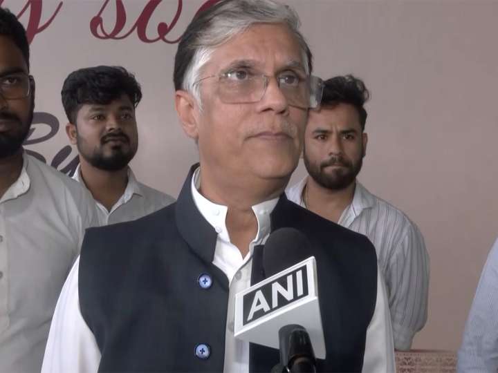“They (NDA) are scared of defeat:” Congress leader Pawan Khera