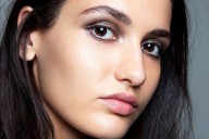 Lucía Moreno, maquilladora: "Cubrir todo el párpado con tonos oscuros hace que el ojo se vea más pequeño y caído"