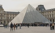 Uno de los detenidos por el Louvre no fue consciente de la gravedad del caso, dice su abogada