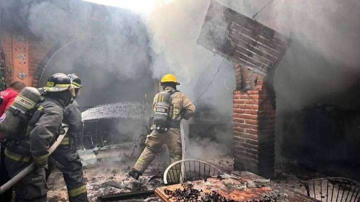 Muere una persona calcinada tras incendio en el bar “La Cantinita” en Puebla