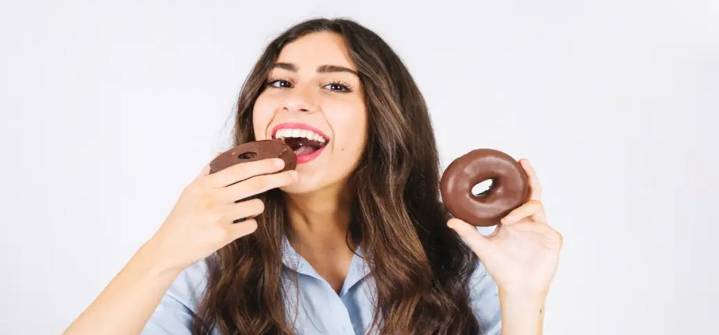 Cuidado con lo que comes: expertos explican relación entre el consumo de azúcar y el envejecimiento
