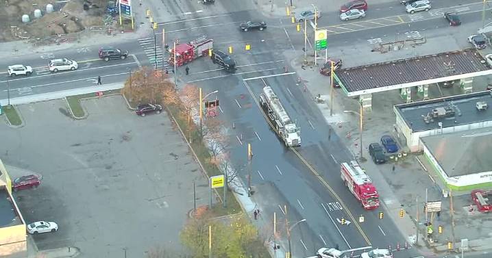 VIDEO: Detroit intersection closed after 100+ gallons of fuel leaked in crash
