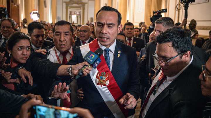 Presidente de Perú agradeció servicios a ministros de Boluarte y prometió gabinete "de amplia base"