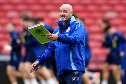 Katy Perry goes unnoticed by Scotland's soccer coach as his team shares a hotel with pop star