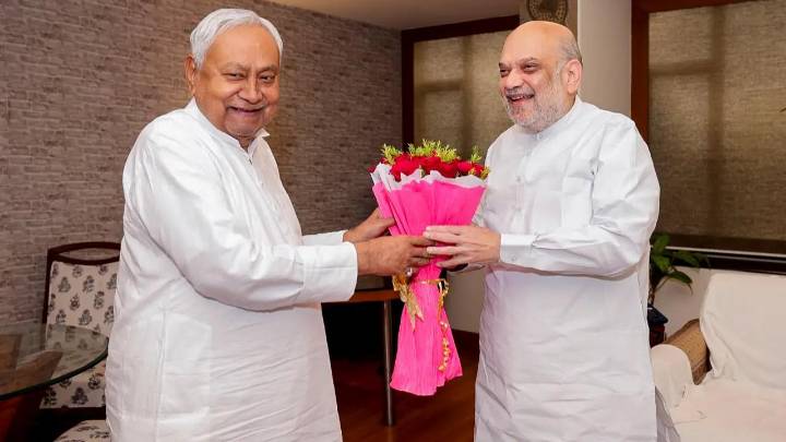 Amit Shah, on three-day visit to poll-bound Bihar, meets Nitish Kumar in Patna