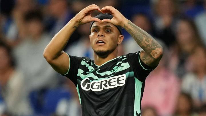 El golazo de Cucho Hernández que puso a vivir al Betis: llega enchufado a Selección Colombia