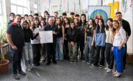 Sastre visitó a las alumnas de la Escuela N° 741 que participarán de la Feria de Educación