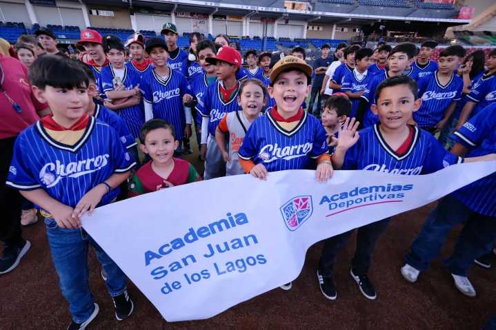 Charros de Jalisco apadrina academias de béisbol para el desarrollo comunitario