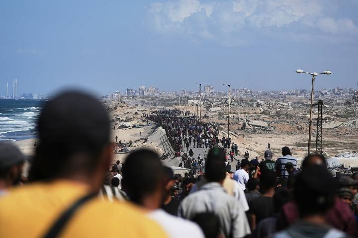 Gaza ceasefire takes hold as Israel begins troop withdrawal, Palestinians start returning home