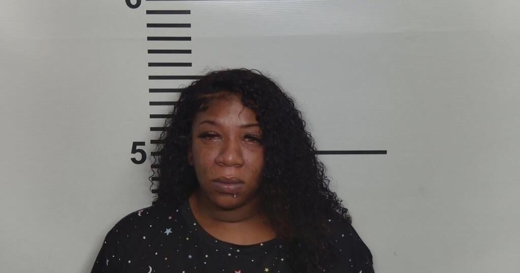 Louisville woman accused of causing $1K in damage at Little Caesars over $1 sauce charge