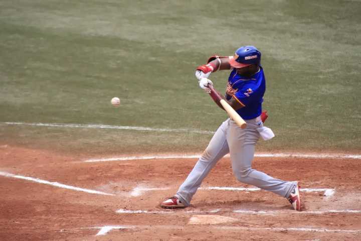 La selección nacional de béisbol sub-23 mantiene cima en el premundial en Lima