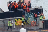 Border Force crews in English Channel to ditch patrols in strike over pay