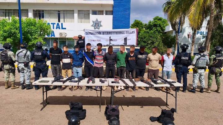 Detienen a 21 personas y aseguran armamento, droga y vehículos en operativos en Sinaloa
