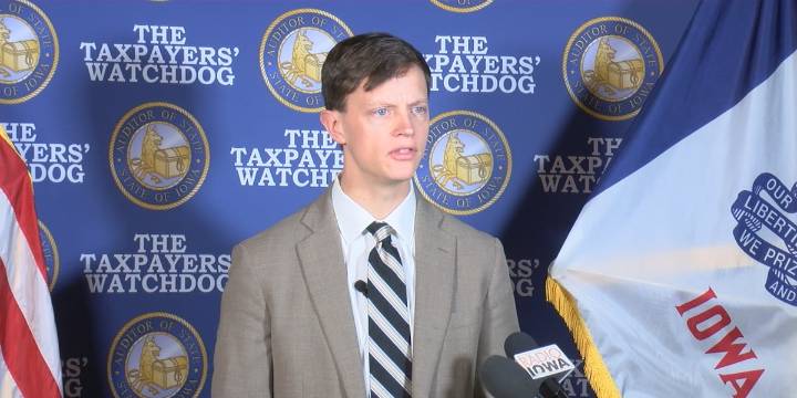 Democratic senator requests audit of Iowa education licensing following Roberts arrest