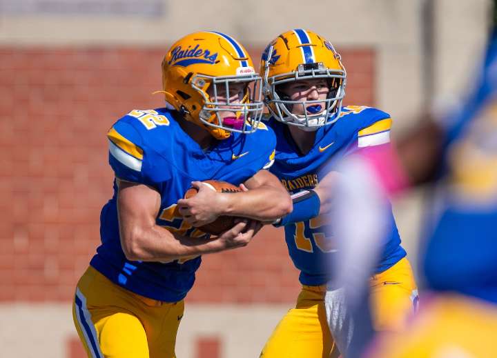 Middletown football holds East Penn to second half field goal, Blue Raiders win defensive stalemate