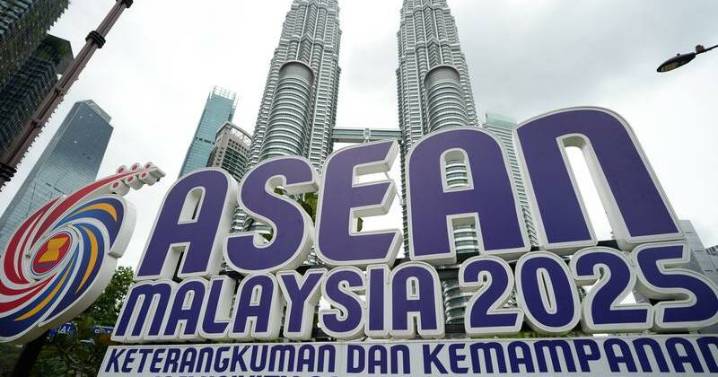 Thai PM to sign ceasefire deal, cuts short ASEAN trip