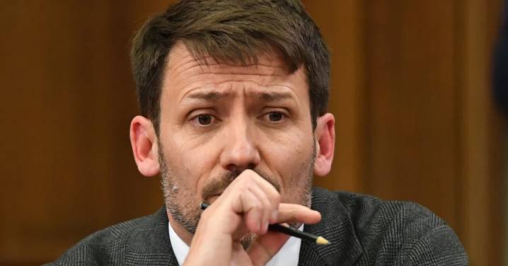 Oposición confirma acusación constitucional contra exministro Diego Pardow y oficialismo la tilda “cortina de humo”