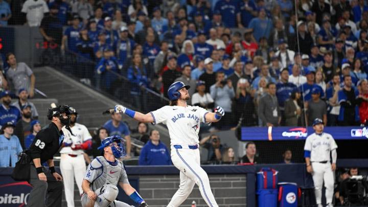 Azulejos de Toronto vencen a los Dódgers de Los Ángeles 11 - 4 en primer juego de la Serie Mundial