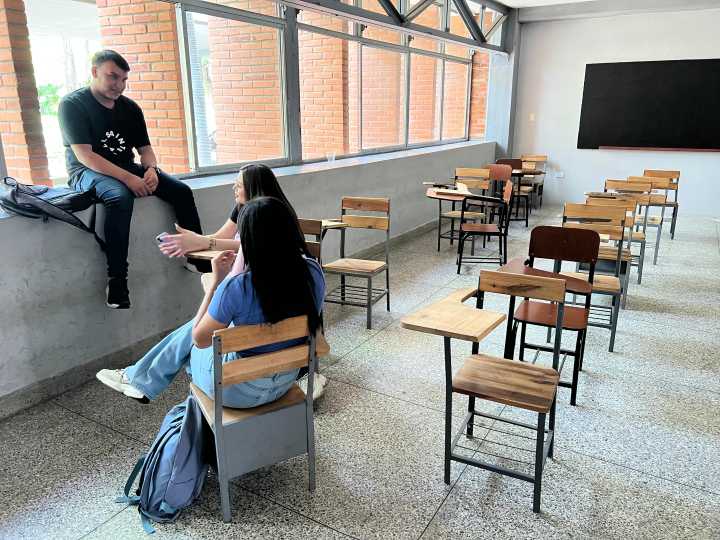 Movimiento estudiantil de la UDO Monagas reporta déficit de más de mil pupitres
