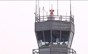 Flight delays become more common as air traffic controllers go without pay during shutdown