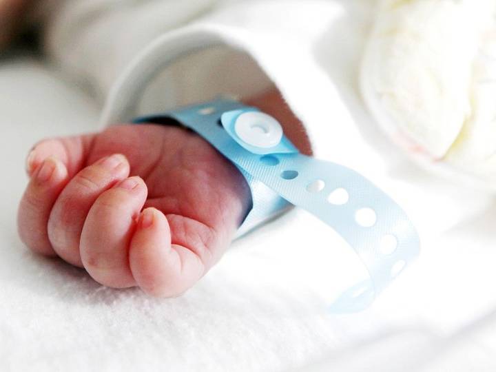 Newborn baby abandoned on Longueuil doorstep