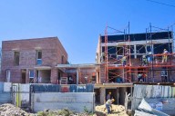 Villa Itatí: sigue la construcción de nuevos hogares para 64 familias