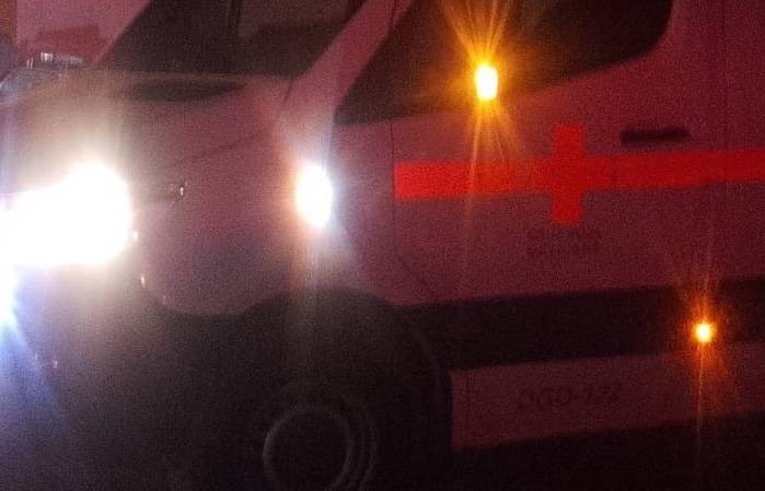 Despertó y su marido no estaba en la habitación; salió a buscarlo y lo encontró muerto