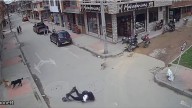Grupo de perros causó accidente a una joven que se movilizaba en patineta eléctrica: video viral