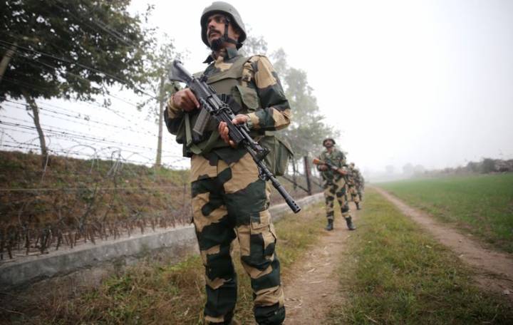 BSF nabs 21 intruders along Bangladesh border