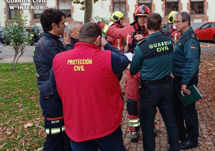 Así se evacua el cuartel de la Guardia Civil de León en un simulacro