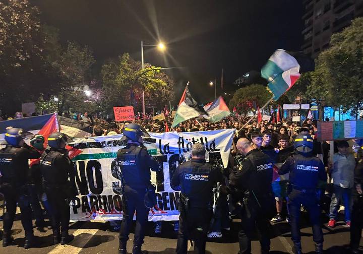 Más de 1.500 personas se concentran a favor de La Flotilla en Salamanca