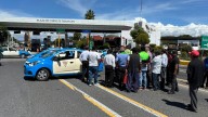 Bloquean taxistas la autopista Cuacnopalan-Oaxaca; exigen regulación o retiro de aplicaciones de transporte