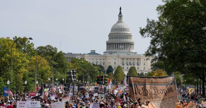 Miles llenan calles de ciudades de EU y el mundo en marchas No Kings contra Trump