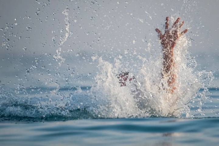 Cristian Toller de 34 años, cayó de un bote en el que pescaba y se ahogó en Santa Ana.