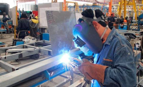 El Gobierno quiere una reforma laboral con subas por productividad