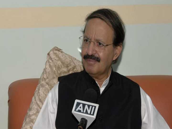 Alvi slams absence of women journos at Afghan FM's presser