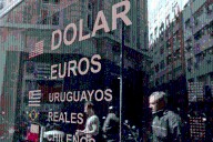 El dólar sigue su carrera alcista: aumentó 20 pesos y cerró a 1.515