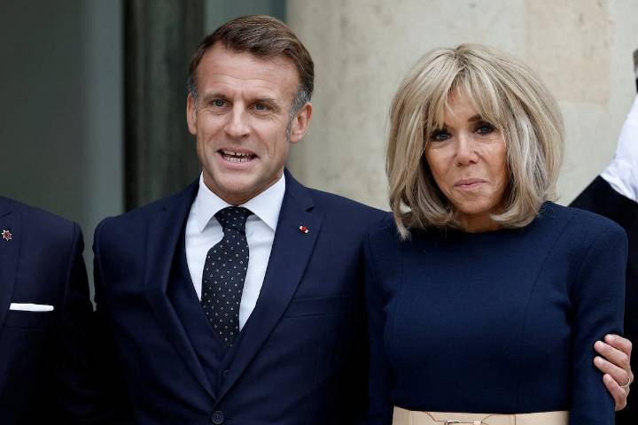 Diez personas juzgadas en París por difundir que Brigitte Macron es un hombre