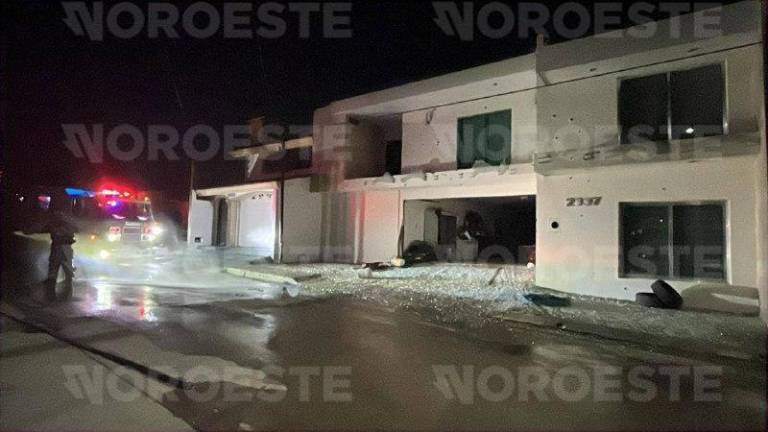 Incendian vehículos y balean vivienda en la colonia Emiliano Zapata, Culiacán