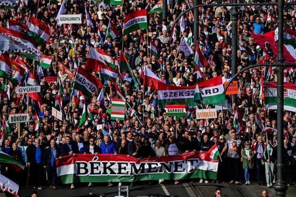 Orban Tries To Rally Hungarians As Trump-Putin Meeting Falls Through