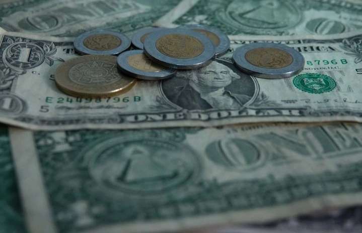 El peso se aprecia a 18.37 unidades por dólar por cifras de inflación estadunidense
