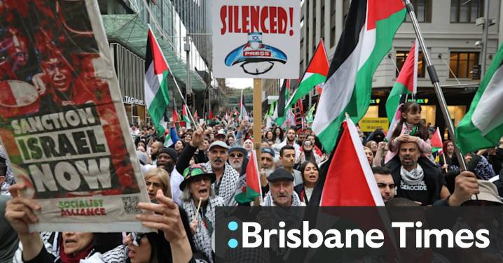 Sydney Opera House protest: NSW Police urge pro-Palestine marchers to relocate amid tensions