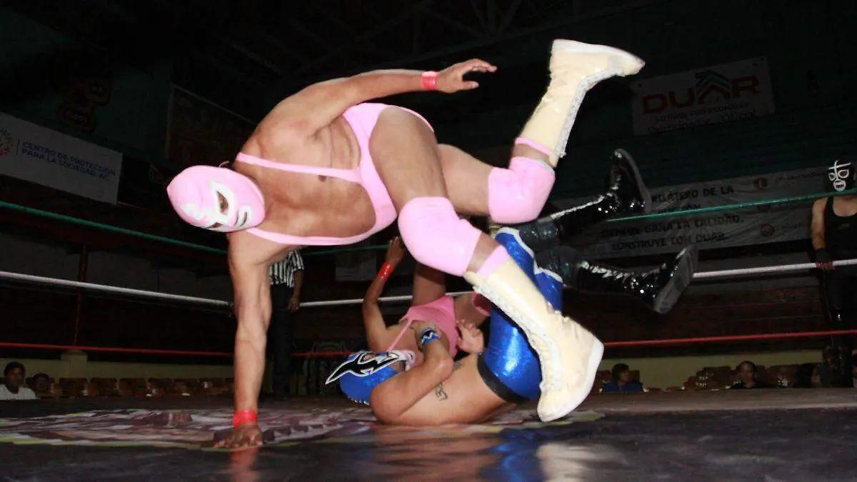 Función dominical de lucha libre en la Arena Afición