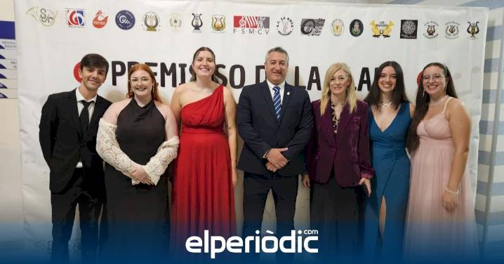 La oropesina Claudia Ortiz Arnau recibe el premio al mejor expediente académico de Grau Profesional en la X Gala Premis So de la Plana