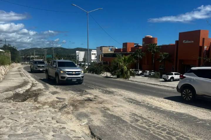 Lluvias dejan calles dañadas; preparan plan de bacheo en Los Cabos